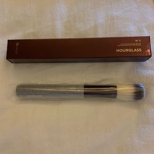 Hourglass foundation/blush brush
